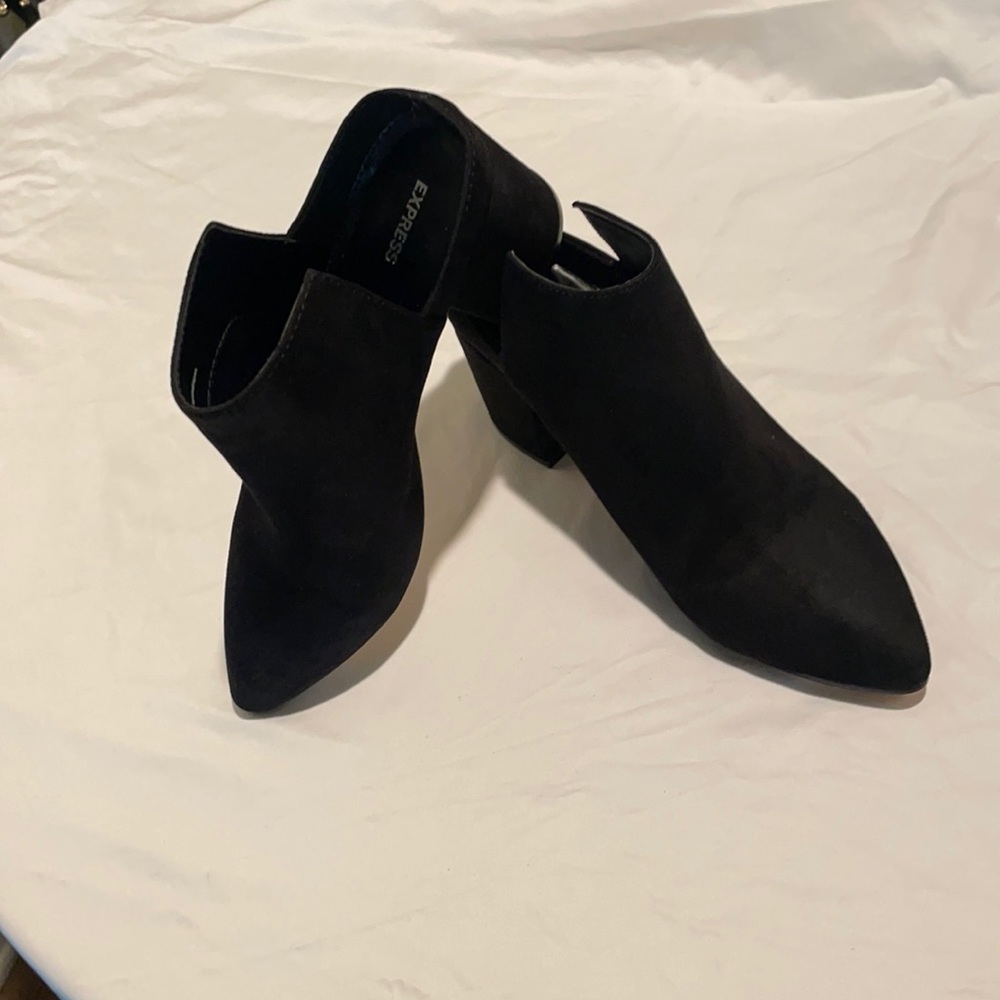 EXPRESS Black SUEDE  Booties 7.5